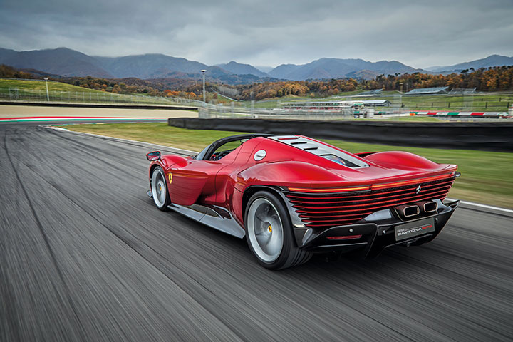 Ferrari Daytona SP3 زئير الأسود