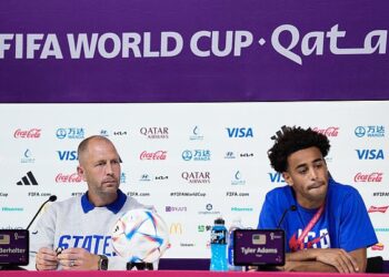 هجوم صحفى إيراني على مدرب الولايات المتحدة