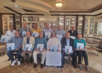 الرعيل الاول من الاعلاميين يشارك بتدشين الطبعة الثانية من كتاب ( الامارات ومصر ٠٠ سيرة حب )