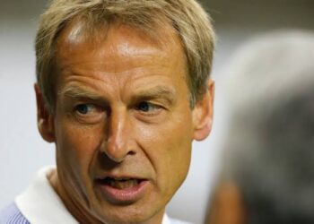 “الأسطورة كلينسمان”..الإيرانيون لعبوا فى عقل الحكم ومساعده