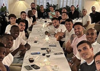 “رونالدو” يدعو زملائه على العشاء فى فندق قطرى يملكه