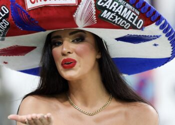 قبلات “نول” تشعل مدرجات إستاد لوسيل القطري