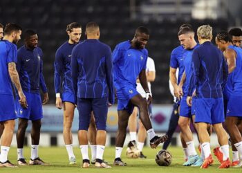 “الزنجبيل والليمون” سر شفاء وعودة لاعبى فرنسا إلى التدريب استعدادًا لأحفاد “مارادونا”
