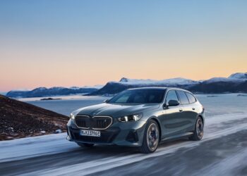 التطور الديناميكي BMW 5 Series Touring