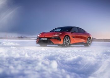 Lotus Emeya تجتاز 15 دولة وقارتين