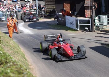 ‎قناص البطولات Nova Motorsport