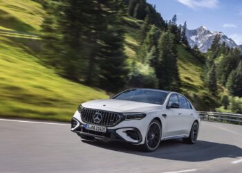 Mercedes-AMG E 53 HYBRID 4MATIC+ بقوة 585 حصان