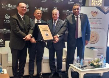 “الشاعر” يفوز بجائزة افضل قائد في التنمية السياحية بشرم الشيخ