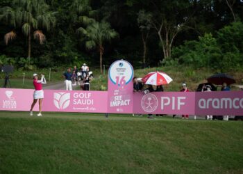 جولف السعودية تواصل التزامها الاجتماعي بإطلاق مبادرة للتوعية بسرطان الثدي في جولة أرامكو للفرق بشينزين