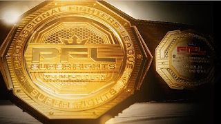 الكشف عن أحزمة الأبطال في معركة العمالقة التي ستقام بالرياض