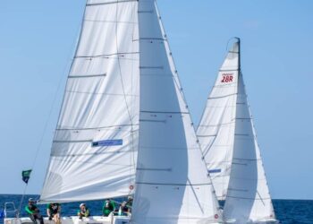 أستراليا تتوج بسباق تحدي اليخوت الشراعية في بطولة العالم للناشئين بجدة