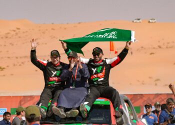 في انجاز تاريخي لسباقات السيارات : يزيد الراجحي اول سعودي يفوز برالي دكار الدولي