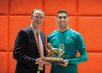 حكيمي يتوج بجائزة الأسد الذهبي 2025