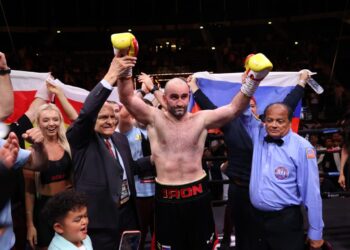 غاسييف بطلاً للعالم للوزن الثقيل وحفيد كلاي يواصل الانتصارات