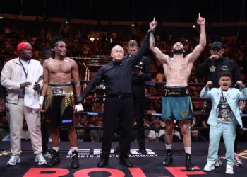 دبي تحتضن ليلة ملاكمة تاريخية: غاسييف بطلاً للعالم للوزن الثقيل وحفيد محمد علي يواصل الانتصارات