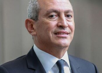 ناصف ساويرس.. رجل الأعمال الذي يجمع بين كرة القدم وعالم الأزياء الرياضية