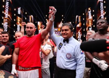 غاساييف يحافظ على لقب العالم للوزن الثقيل بعد فوزه في “IBA PRO 19”